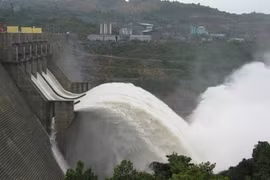 Hồ Thủy điện Hòa Bình xả lũ khoảng 3.900 m3/s