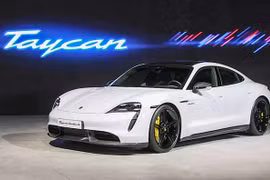 Porsche Taycan - mẫu xe chạy điện chính hãng đầu tiên ra mắt tại thị trường Việt Nam