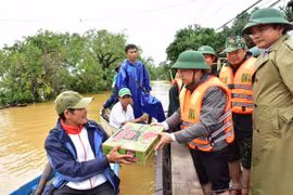 Thừa Thiên Huế: Nêu cao tinh thần cảnh giác, đảm bảo an toàn cho người dân vùng ngập lũ