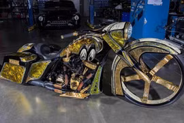 Lóa mắt với Harley Davidson Road King được dát vàng 24K