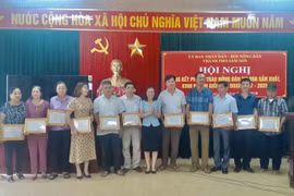 Giúp nhau làm giàu và giảm nghèo bền vững