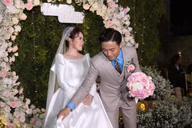 Quý Bình và bà xã doanh nhân hạnh phúc trong ngày cưới