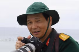 "Sóng gió không thể làm khó tôi đến với Trường Sa..."