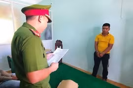 Khởi tố 3 bị can đánh công an trong sới bạc ở Quảng Nam