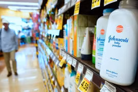 Johnson & Johnson ngừng bán phấn rôm trẻ em nghi chứa chất gây ung thư