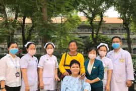 Học sinh trường THCS Bạch Đằng bị thương nặng nhất do cây phượng đè đã xuất viện