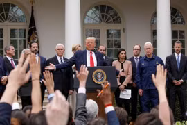 Họp báo kiểu... Donald Trump