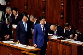 Tokyo ghi nhận số ca nhiễm mới tăng đột biến, đứng trước nguy cơ phong toả