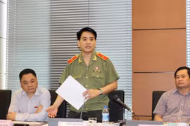 Chết vì bả... vinh hoa