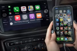 Người dùng iPhone sẽ không thể nghe nhạc trên CarPlay khi cập nhật iOS 13.6