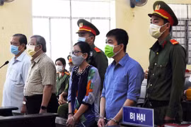 Bản tin pháp luật 8H: Nguyên Giám đốc Sở Y tế Cà Mau cùng cấp dưới "chia nhau" 28 năm tù