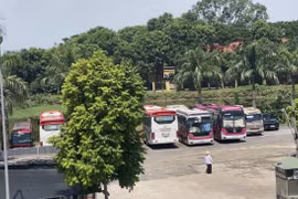 Hà Nội: Hàng loạt bãi xe có dấu hiệu hoạt động không phép tại phường Long Biên