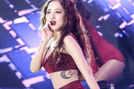 “Bỏng mắt” với hình xăm của các mỹ nữ Showbiz Việt