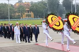 Lãnh đạo Đảng, Nhà nước viếng Chủ tịch Hồ Chí Minh nhân 45 năm Ngày thống nhất đất nước