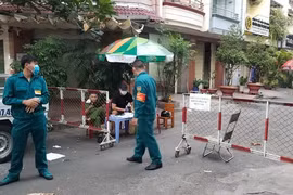 Cách ly một Block chung cư nơi có bệnh nhân Covid-19 tái dương tính