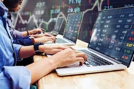 Nhà đầu tư ồ ạt mở mới tài khoản chứng khoán