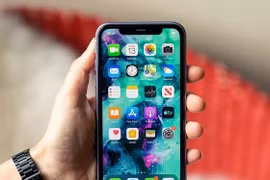 Apple sẽ thay màn hình miễn phí cho iPhone 11 bị lỗi cảm ứng
