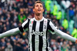 Ronaldo giành liên tiếp 2 giải thưởng, hẹn đấu Messi ở Nou Camp
