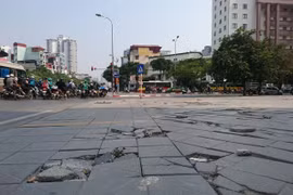 Hà Nội: Vỉa hè lát đá có dấu hiệu xuống cấp nghiêm trọng
