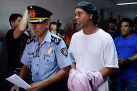 Cựu ngôi sao Brazil Ronaldinho dương tính COVID-19