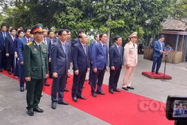 Phú Thọ: Đoàn Đại biểu Đại hội Đảng bộ tỉnh dâng hương, báo công các Vua Hùng