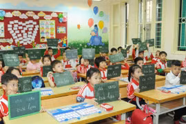 Môn tiếng Việt lớp 1: Nhiều ý kiến phản ánh "nặng và khó hơn" so với chương trình cũ