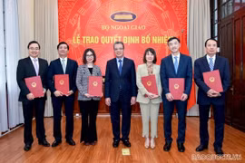 Bộ Ngoại giao điều động, bổ nhiệm nhiều cán bộ cấp Vụ