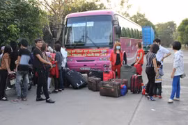 3.000 vé máy bay, vé xe miễn phí cho sinh viên, người lao động về quê đón Tết
