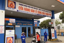 Giá xăng giảm mạnh nhất trong vòng 11 năm qua