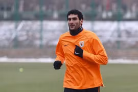 Cựu tiền vệ Manchester United - Marouane Fellaini được ra viện sau 3 tuần chiến đấu với dịch Covid-19 tại Trung Quốc