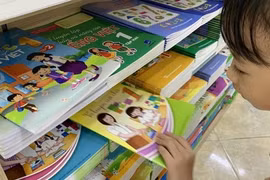 Hà Nội yêu cầu không được ép học sinh mua tài liệu tham khảo