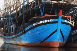 Quảng Nam: Tàu câu mực bất ngờ bị cháy, 33 ngư dân may mắn thoát nạn