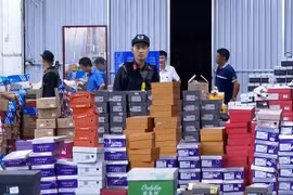 Chi phí 'luật lá' để duy trì kho hàng lậu rộng 1.000m2 tại Lào Cai là bao nhiêu?