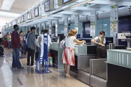 Nhập cảnh trái phép trót lọt, 2 khách Trung Quốc 'liều lĩnh' định bay vào TP.HCM
