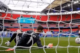Đồng nghiệp Leicester lên tiếng bênh vực De Gea
