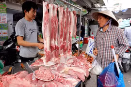 "Bữa cơm cần thịt" và câu hỏi "trách nhiệm"