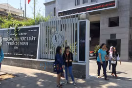 Đại học Luật TPHCM phòng chống dịch Corona thời công nghệ