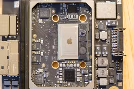 Bảng mạch của Mac Mini dùng chip M1 nhỏ hơn người tiền nhiệm
