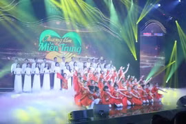 Xúc động và ý nghĩa chương trình nghệ thuật "Thương lắm miền Trung"
