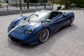 Pagani Huayra Roadster 2019 được bán đấu giá 2,1 triệu USD