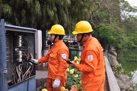 Khách hàng dọa kiện vì tiền điện tăng vọt, EVN Hoàn Kiếm nói gì?