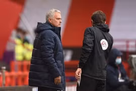 Thua đau Sheffield United, Mourinho tuyên bố thất vọng về công nghệ trọng tài VAR 