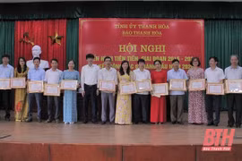 Báo Thanh Hóa tổ chức hội nghị biểu dương các điển hình tiên tiến giai đoạn 2015-2020
