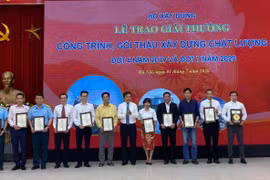Bộ Xây dựng trao giải thưởng Công trình chất lượng cao cho Sân bay quốc tế Vân Đồn