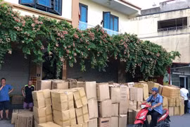 Hà Nội: Tạm giữ 300 thùng khẩu trang không rõ nguồn gốc xuất xứ