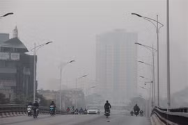 Sáng 13/11: Chất lượng không khí Hà Nội chạm ngưỡng xấu.