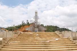 Nước mắt tượng đài