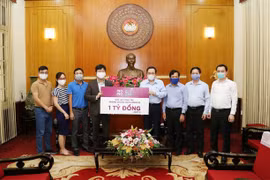 Ví MoMo đại diện người dùng trao 1 tỷ đồng ủng hộ chống dịch Covid-19