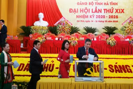 Bầu 53 đồng chí vào Ban Chấp hành Đảng bộ tỉnh Hà Tĩnh khóa XIX