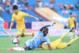 SHB Đà Nẵng thua 0-1 Nam Định: 'Nam Định sáng cửa trụ hạng'